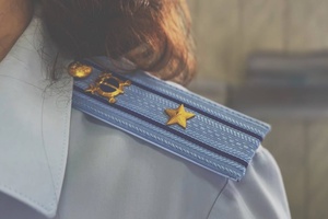 В Белове перед судом предстанет житель Новосибирска, который под видом электрика обманул 4 пенсионеров