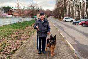 Житель Кузбасса с инвалидностью по зрению получил от регионального Отделения СФР собаку-проводника