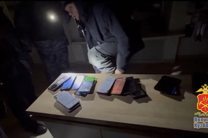 Беловские полицейские задержали злоумышленника, похитившего 35 смартфонов в магазине электроники