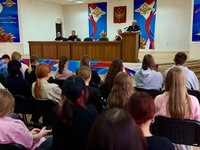 В Белове начальник отдела провел встречу со студентами колледжа