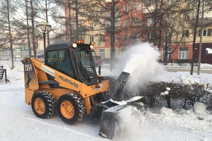 Коммунальные службы против снега и наледи