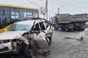 В Белове сотрудники полиции устанавливают обстоятельства ДТП, в результате которого было травмировано 3 человека