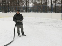 В Белове заливают катки и готовят лыжные трассы