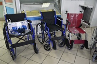 В стационарах Беловских больниц №1, 2 и 8 появились новые кресла-коляски для маломобильных пациентов