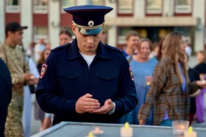 Беловские полицейские зажгли свечи в память о героях