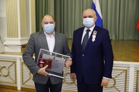 Губернатор Сергей Цивилев наградил коллективы медицинских организаций области