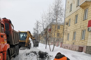 В выходные коммунальные службы боролись с последствиями непогоды