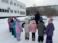 Полицейские Госавтоинспекции города Белово провели урок дорожной безопасности для воспитанников детского сада №44