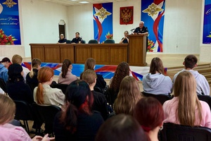 В Белове начальник отдела провел встречу со студентами колледжа