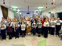 В Белове полицейские поздравили с наступающим Новым годом воспитанников подшефной школы-интерната