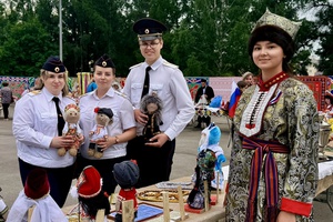 Дорогие друзья! Полиция Кузбасса поздравляет всех с Днем России!