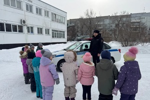 Полицейские Госавтоинспекции города Белово провели урок дорожной безопасности для воспитанников детского сада №44