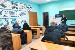 Сотрудники Беловской Госавтоинспекции встретились с кандидатами в водители и инструкторами автошколы