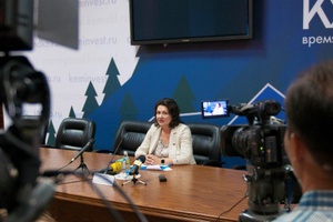 Заместитель председателя правительства Кузбасса Елена Пахомова ответит на волнующие жителей вопросы о сфере образования в прямом эфире