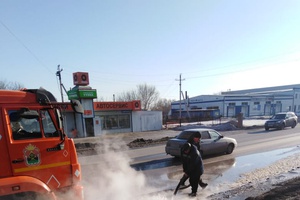 Коммунальщики продолжают промывать ливнёвки