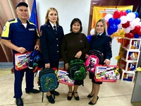 В Белове полицейские и ветераны МВД поздравили школьников с началом учебного года
