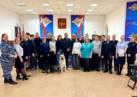 В Белове полицейские провели для студентов экскурсию по отделу полиции