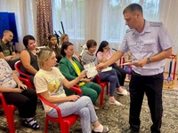 Полицейские по раскрытию в сфере IT-преступлений провели профилактическую беседу для работников центра социальной помощи семье и детям