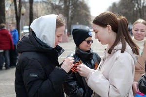 «Георгиевская ленточка» и «Красная гвоздика»