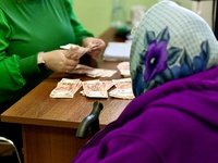 В Белове полицейские задержали таксиста, забравшего себе 500 000 рублей, похищенные аферистами у пенсионерки