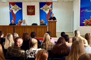 В Белове полицейские встретились со студентами педагогического колледжа