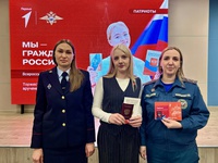 В Белове сотрудники полиции вручили школьникам первые паспорта в рамках акции «Мы – граждане России!»
