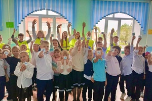 В Белове сотрудники Госавтоинспекции напомнили школьникам дорожные правила