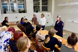 В Белове в рамках профилактического мероприятия «Будущее без наркотиков» сотрудники полиции провели беседу для студентов