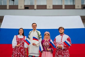 В Белове отметили День Государственного флага Российской Федерации