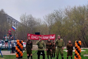 #ПоемДвором