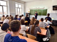 Беловские полицейские продолжают знакомить школьников выпускных классов с преимуществами службы в органах внутренних дел