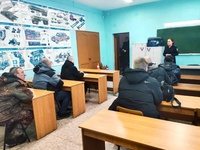 Сотрудники Беловской Госавтоинспекции встретились с кандидатами в водители и инструкторами автошколы