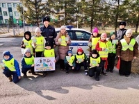 Отряд юных инспекторов движения «Зебра» совместно с Госавтоинспекцией провели акцию «Безопасный город»