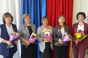 Кузбасские педагоги награждены медалями за успехи в работе в честь 300-летнего юбилея региона