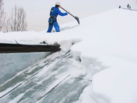Правила очистки крыш многоквартирных домов от снега, наледи и сосулек