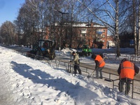 Беловские коммунальщики обеспечивают безопасность передвижения пешеходов