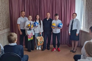 Сотрудники Госавтоинспекции посетили образовательные организации города Белово в День знаний