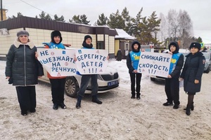 Сотрудники Беловской Госавтоинспекции и педагоги школы №12 совместно с отрядом ЮИД провели акцию «Берегите дете