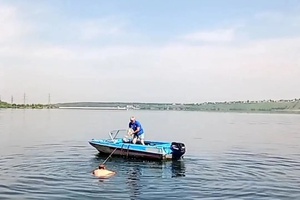 На Беловском водохранилище спасатели вытащили из воды утопающего