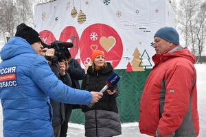 С журналистами проехали по городу