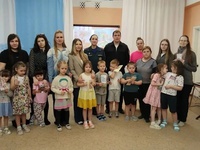 Сотрудники Госавтоинспекции совместно с сотрудниками МЧС продолжают проведение бесед в детьми и родителями в детских садах