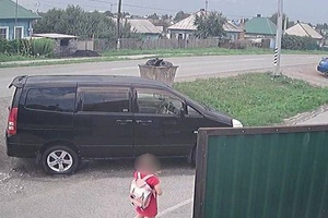В Белове сотрудники полиции привлекли к ответственности родителей школьницы, которая повредила чужой автомобиль камнями