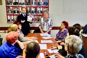 В Белове полицейские и общественники напомнили пожилым гражданам, как не стать жертвами мошенников
