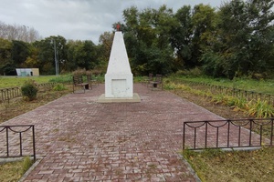 Обелиск Памяти павшим воинам 1941-1945 гг