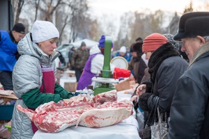 За продуктами к новогоднему столу - на ярмарку