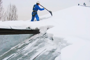 Правила очистки крыш многоквартирных домов от снега, наледи и сосулек