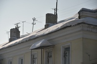 Снег на крышах представляет опасность!