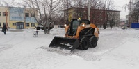 В Белове продолжается уборка мусора и снега