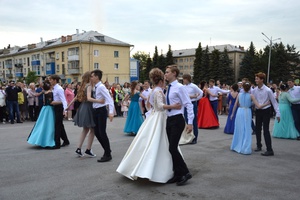 25 июня в МУ КЦ «Инской» в торжественной обстановке чествовали выпускников  общеобразовательных школ поселка Инской