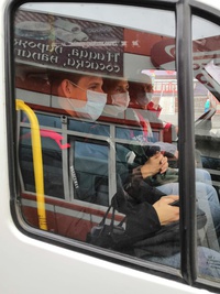 В автобусах маски носят чаще,чем в магазинах